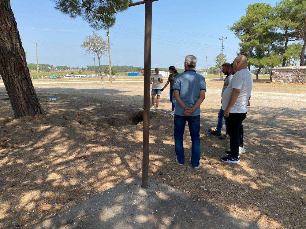 2 k&ouml;pek silahla &ouml;ld&uuml;r&uuml;ld&uuml;