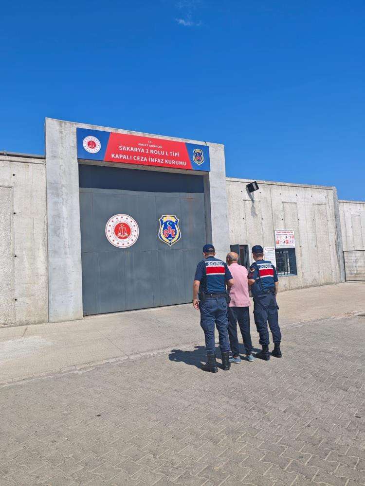 22 yıl 1 ay kesinleşmiş hapis cezası vardı, jandarmadan ka&ccedil;amadı