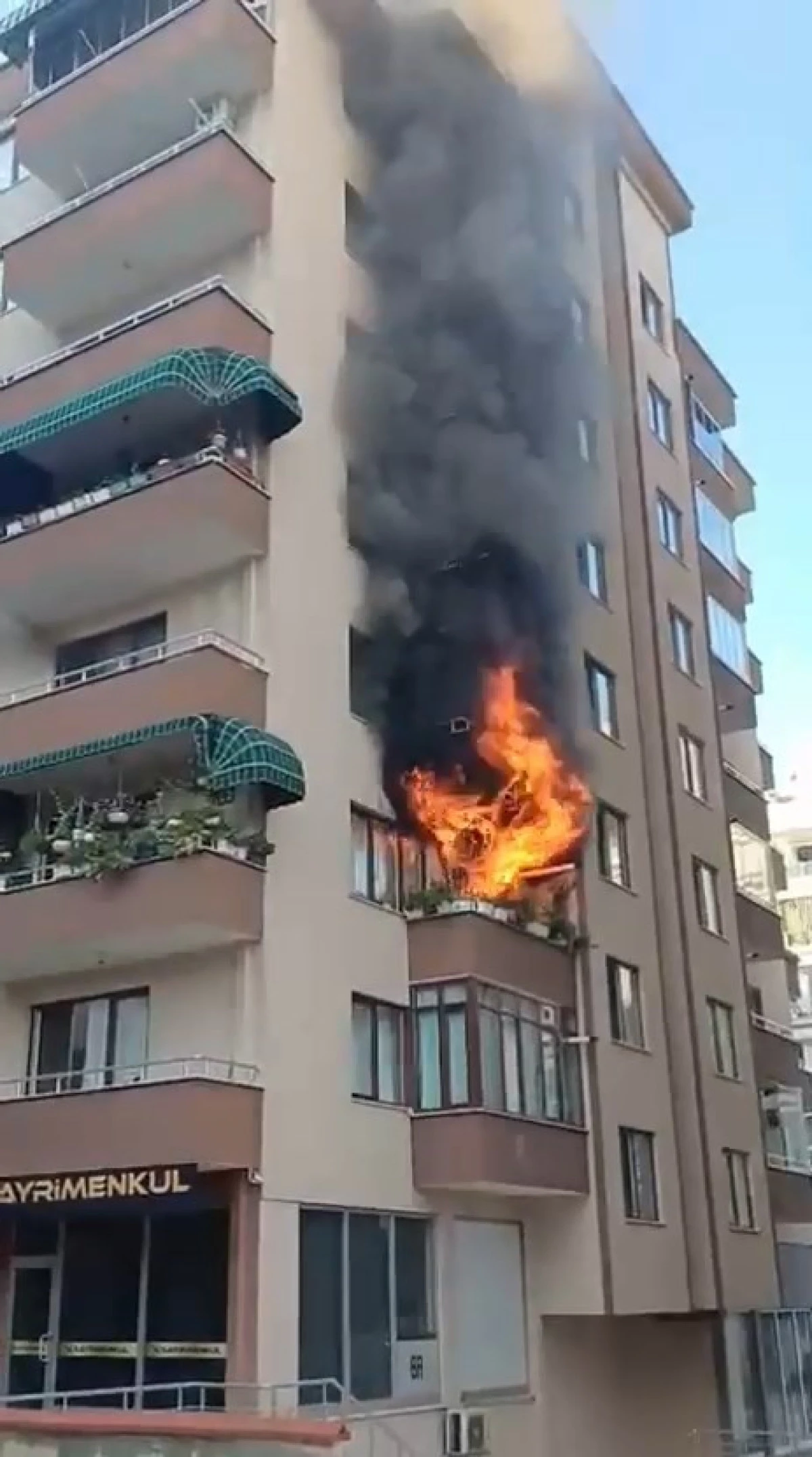 7 katlı apartmanda korku dolu anlar