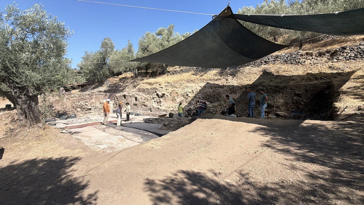Antandros Antik Kenti&rsquo;nde bin 600 yıllık kilise g&uuml;n y&uuml;z&uuml;ne &ccedil;ıkarılıyor