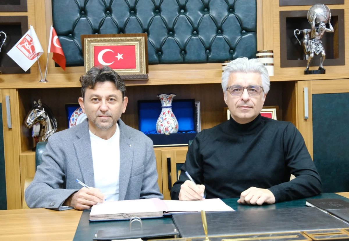 Antren&ouml;r Zafer Uysal  G&ouml;reve Başladı