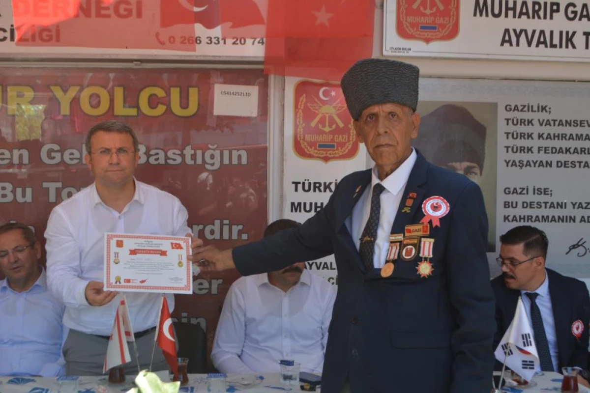 Ayvalık'ta gazilerin Kıbrıs Barış Harekatı'nın 52'nci yıl d&ouml;n&uuml;m&uuml; coşkus