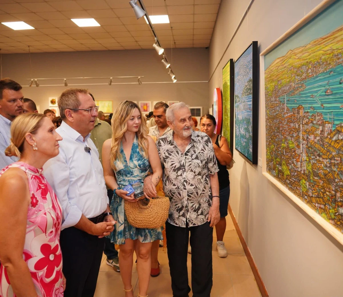 Ayvalık'ta Ressam Devrim Erbil ve sanat d&uuml;nyasının usta isimleri buluştu