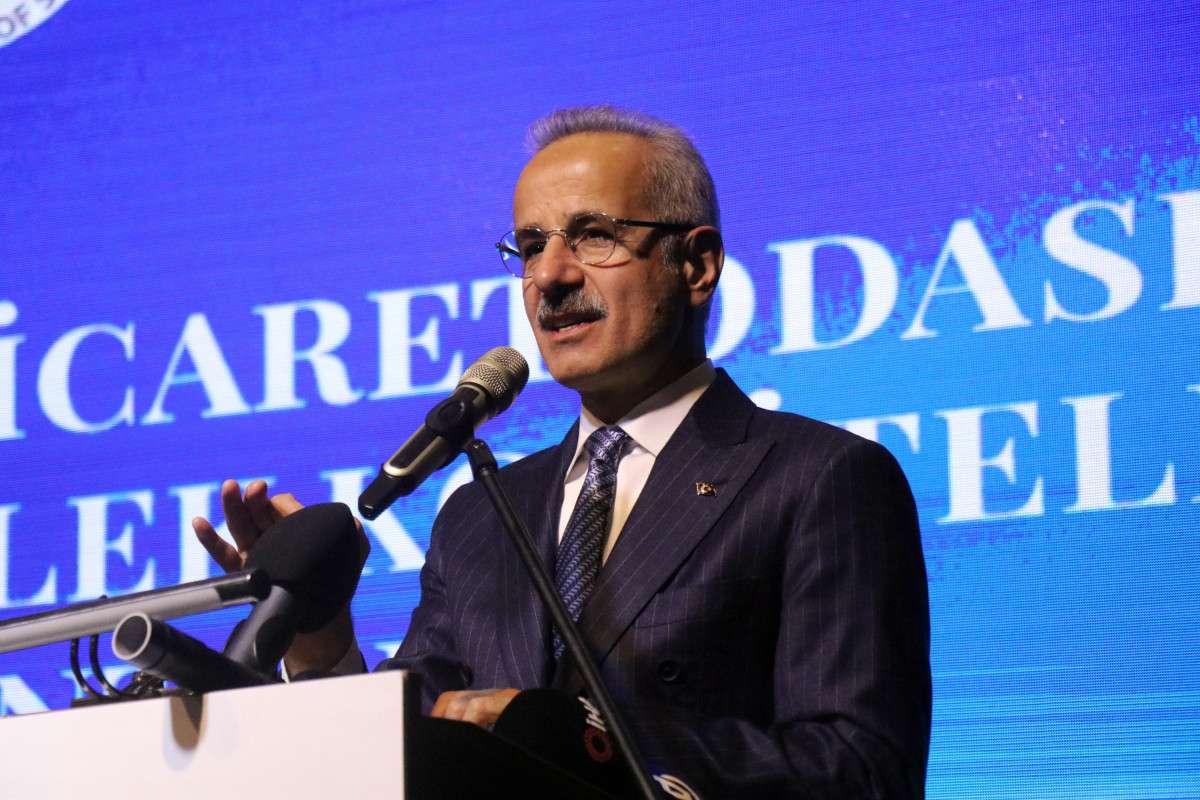 Bakan Uraloğlu: "&Uuml;lke savunması i&ccedil;in donanmanın rol&uuml; neyse, &uuml;lke ticareti i&ccedil;in de denizcilik sekt&ouml;r&uuml;n&uuml;n rol&uuml; tam olarak budur"
