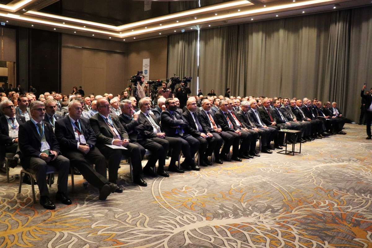 Bakan Uraloğlu: "&Uuml;lke savunması i&ccedil;in donanmanın rol&uuml; neyse, &uuml;lke ticareti i&ccedil;in de denizcilik sekt&ouml;r&uuml;n&uuml;n rol&uuml; tam olarak budur"