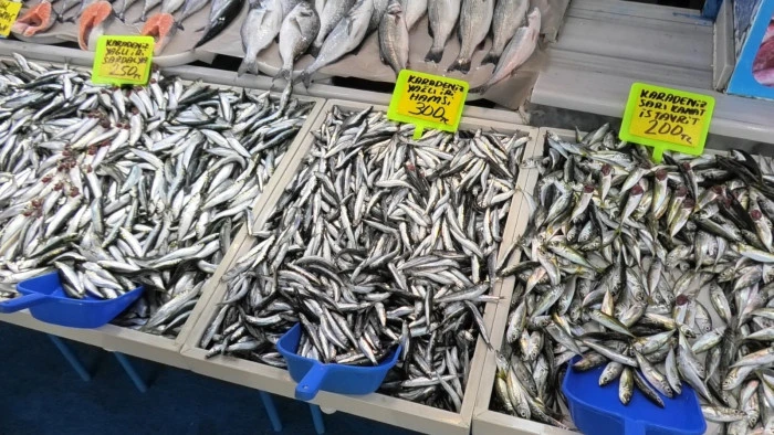 BALIK&Ccedil;IDAN VATANDAŞA &Ccedil;AĞRI: &ldquo;MARKET YERİNE BİZİ TERCİH EDİN!&rdquo;