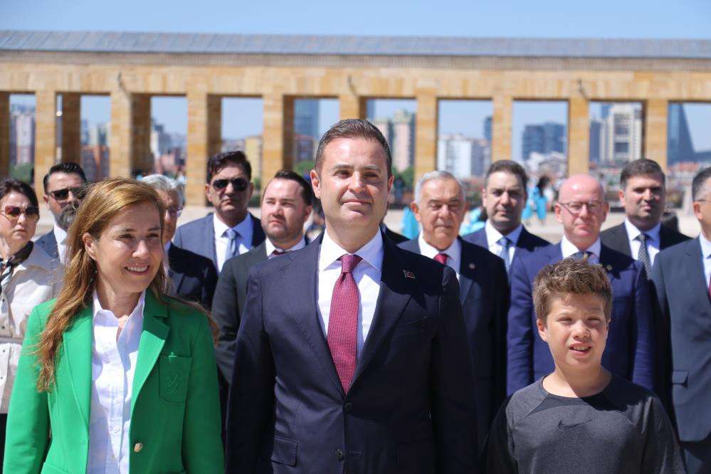 Balıkesir B&uuml;y&uuml;kşehir Belediye Başkanı Akın Anıtkabir&rsquo;i ziyaret etti