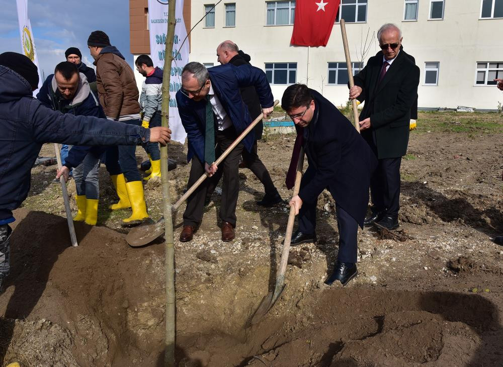 Balıkesir Üniversitesinde Fidan Dikim etkinliği gerçekleştirildi