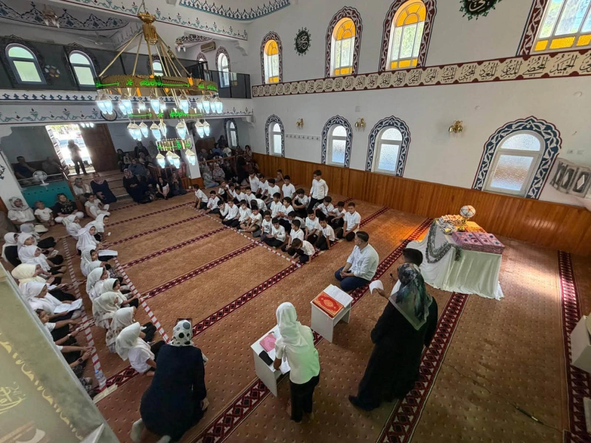 Burhaniye&rsquo; de &ccedil;ocukların hatim sevinci