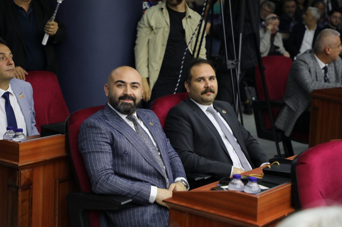 Büyükşehir'de Edremitli meclis üyelerine yeni görevleri verildi