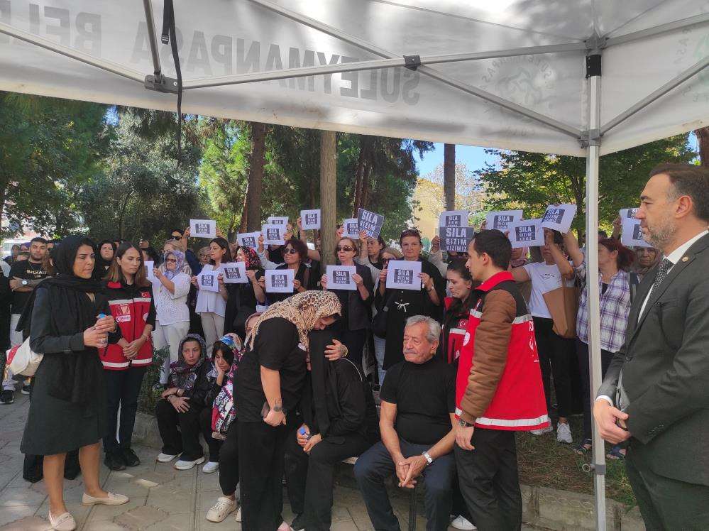Cenazede 'Sıla bizim kızımız' pankartları a&ccedil;ıldı