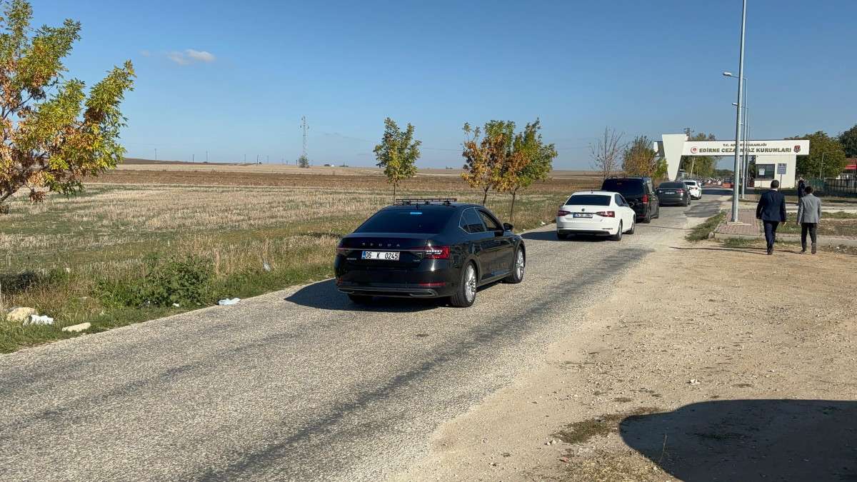 CHP Lideri &Ouml;zel, Demirtaş'ı cezaevinde ziyaret ediyor