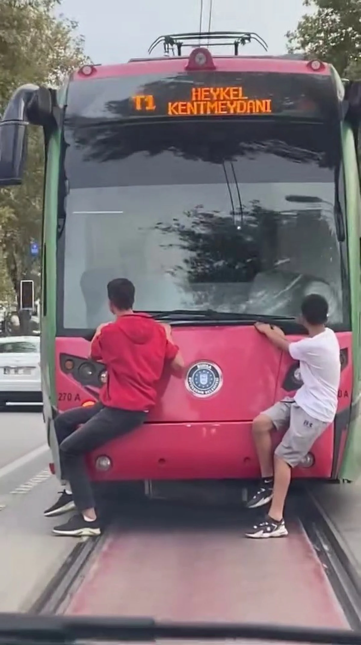 &Ccedil;ocukların tehlikeli yolculuğu 
