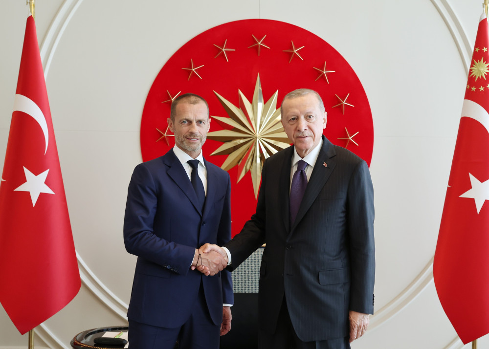 Cumhurbaşkanı Erdoğan UEFA Başkanı Aleksander Ceferin ile görüştü