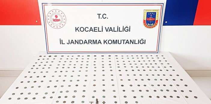 Durdurulan ara&ccedil;ta tarihi eser niteliğinde obje ve sikkeler bulundu