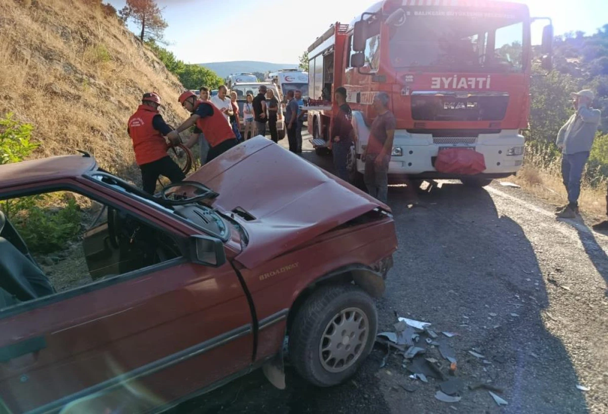Dursunbey il&ccedil;esinde meydana gelen trafik kazasında 3 kişi yaralandı.