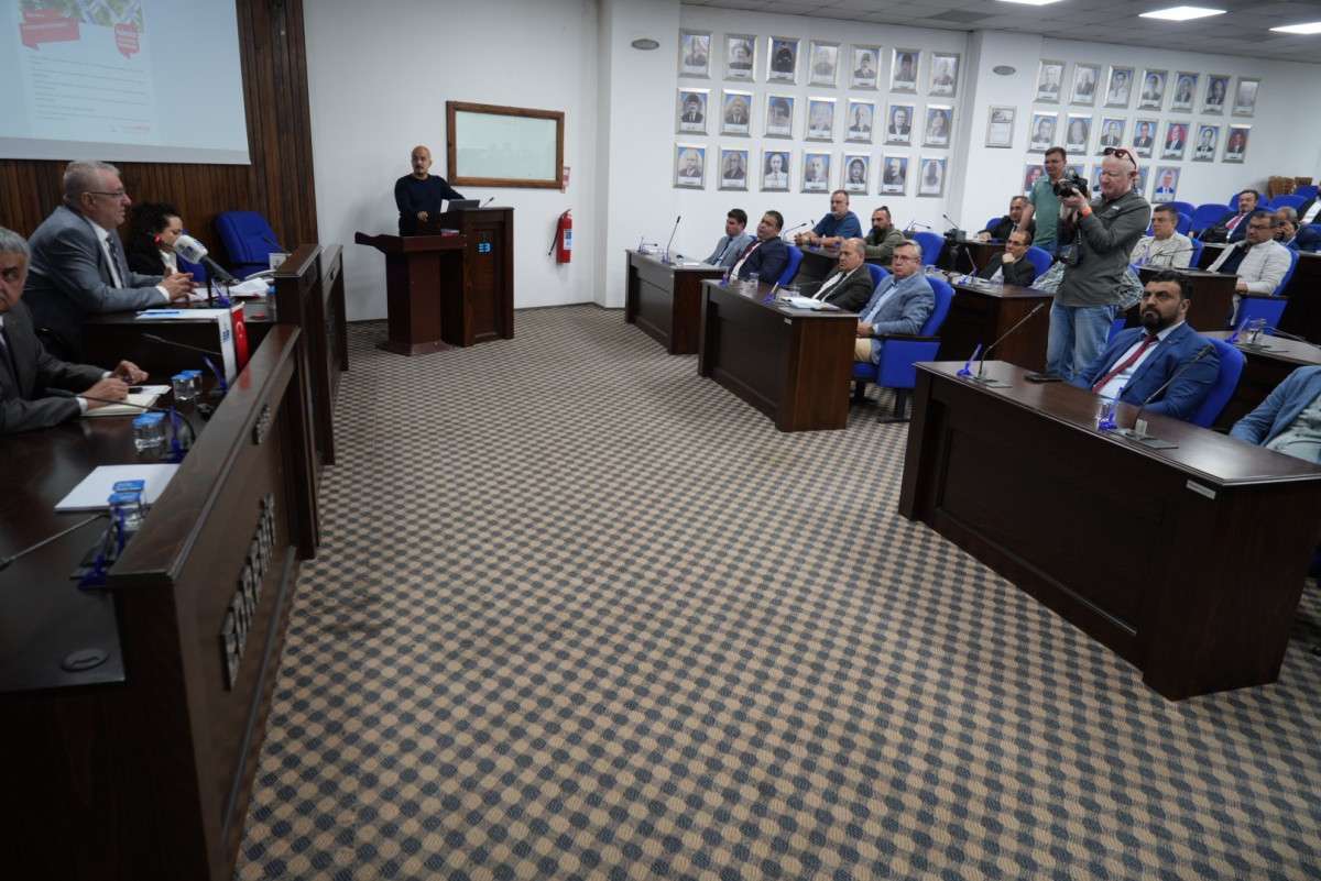 Edremit Belediye Başkanı Ertaş, Turizm Haftası dolayısıyla sekt&ouml;r temsilcileriyle buluştu