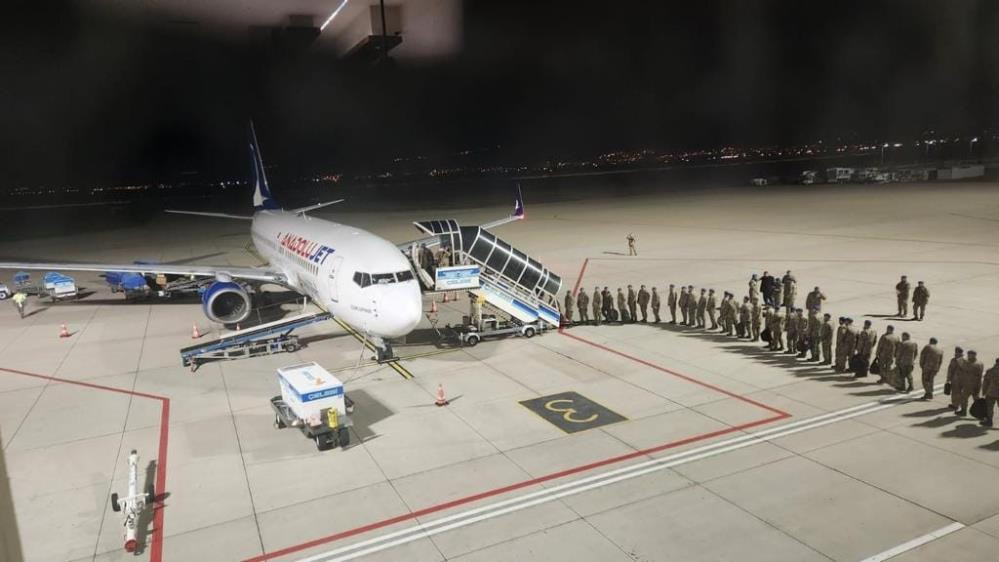 Edremit’ten komandolar deprem bölgesine uçak ile sevk edildi
