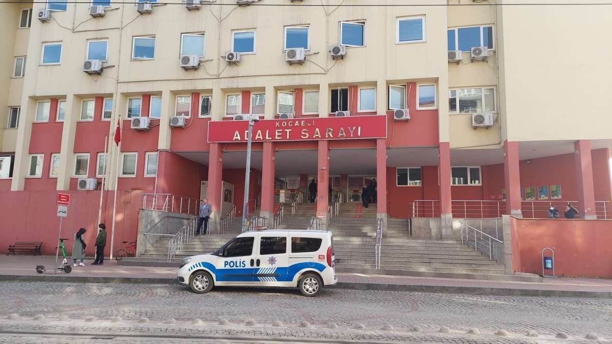 Engelli gen&ccedil; kıza cinsel istismar uyguladığı iddia edilen sanıklar beraat etti