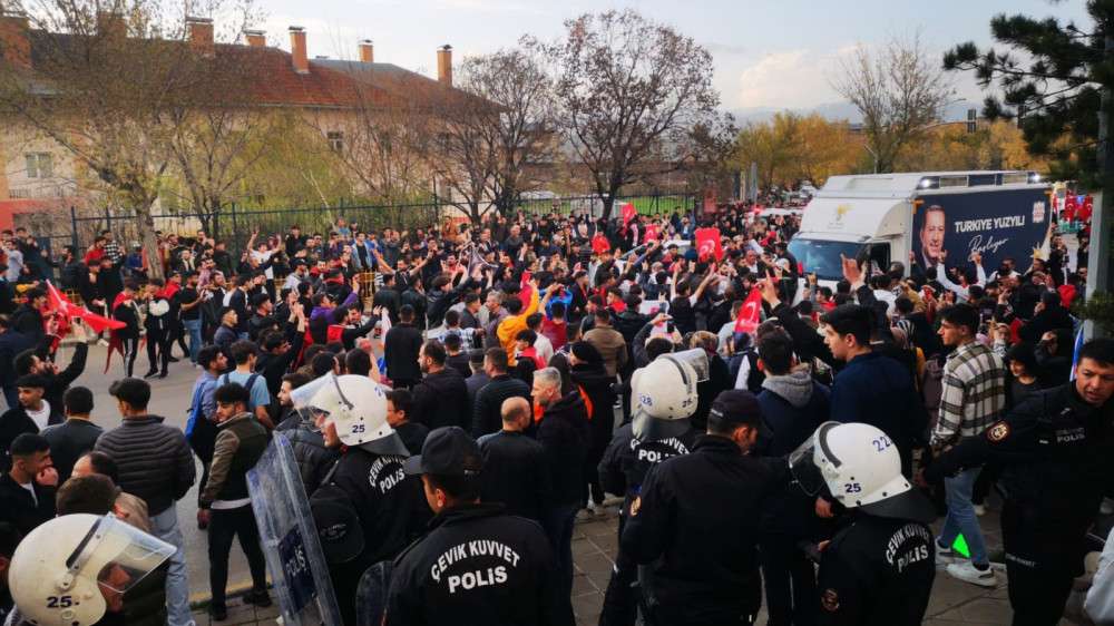 Erzurum&rsquo;da İmamoğlu mitinginde olay