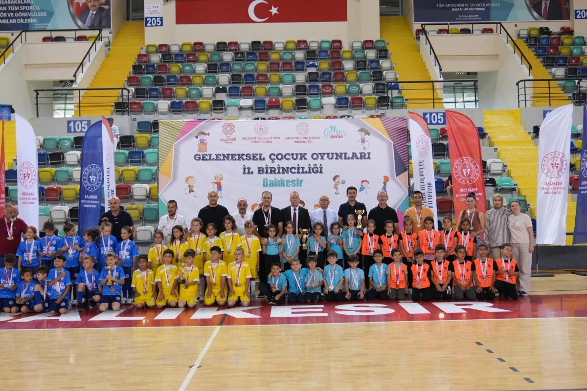 GELENEKSEL &Ccedil;OCUK OYUNLARI ŞENLİĞİ B&Uuml;Y&Uuml;K COŞKUYLA TAMAMLANDI