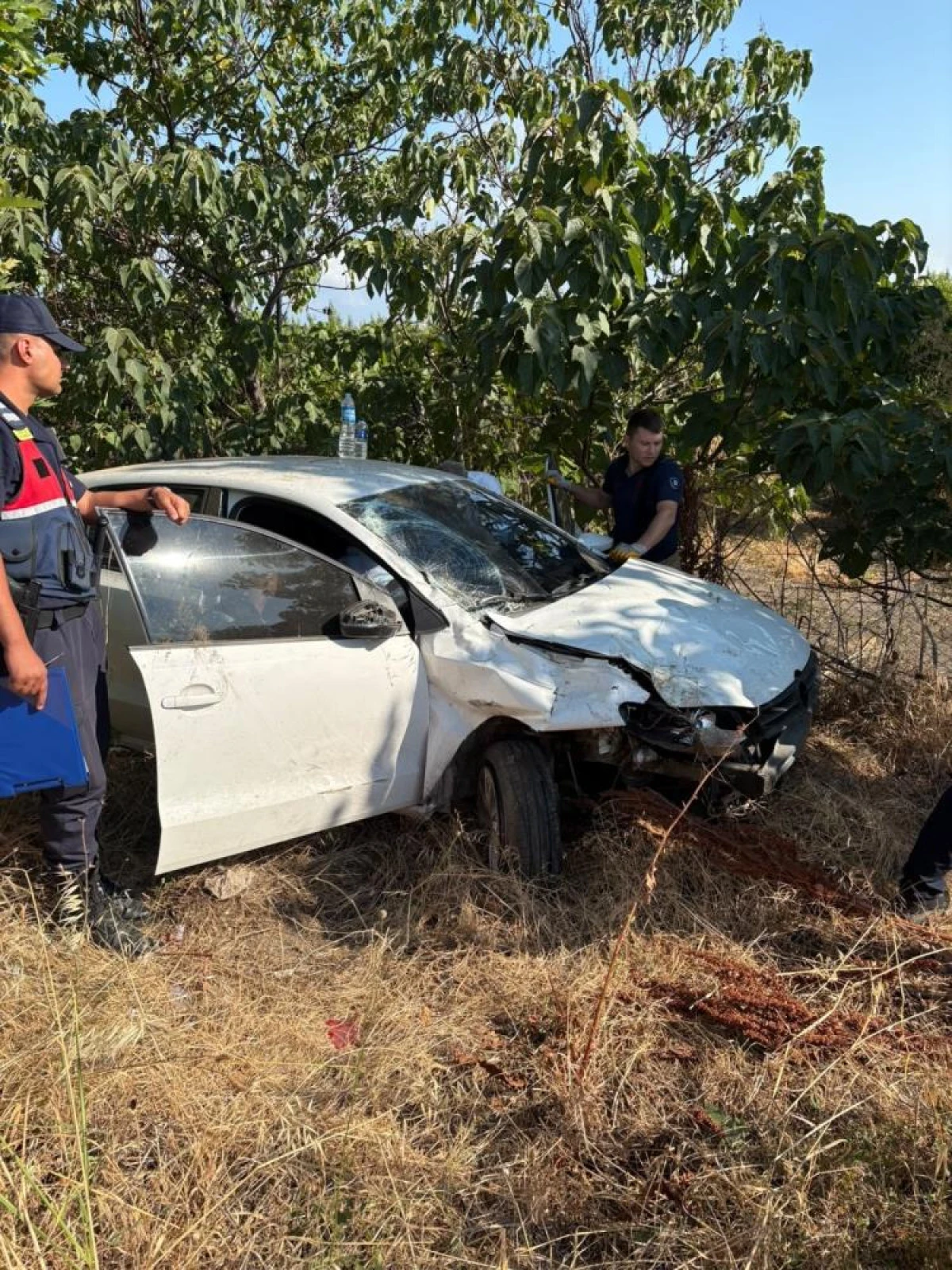 G&ouml;nen'de bir ara&ccedil; yoldan &ccedil;ıktı; 1 yaralı