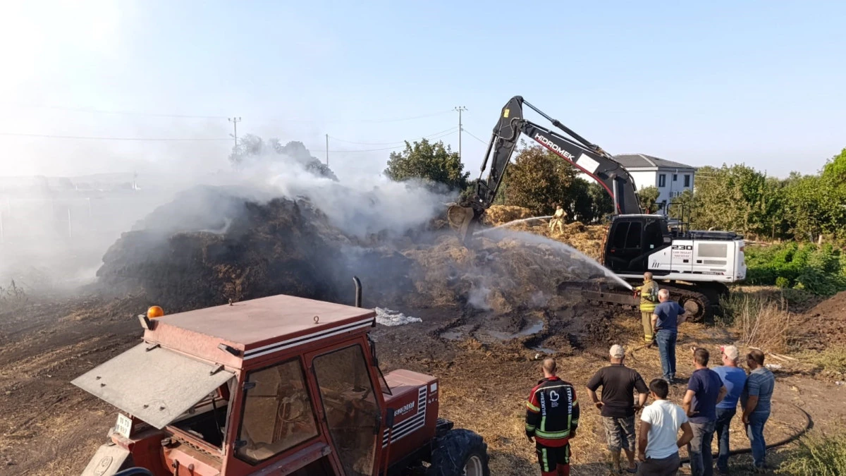 G&ouml;nen'de korkutan yangın: 90 ton saman k&uuml;l oldu