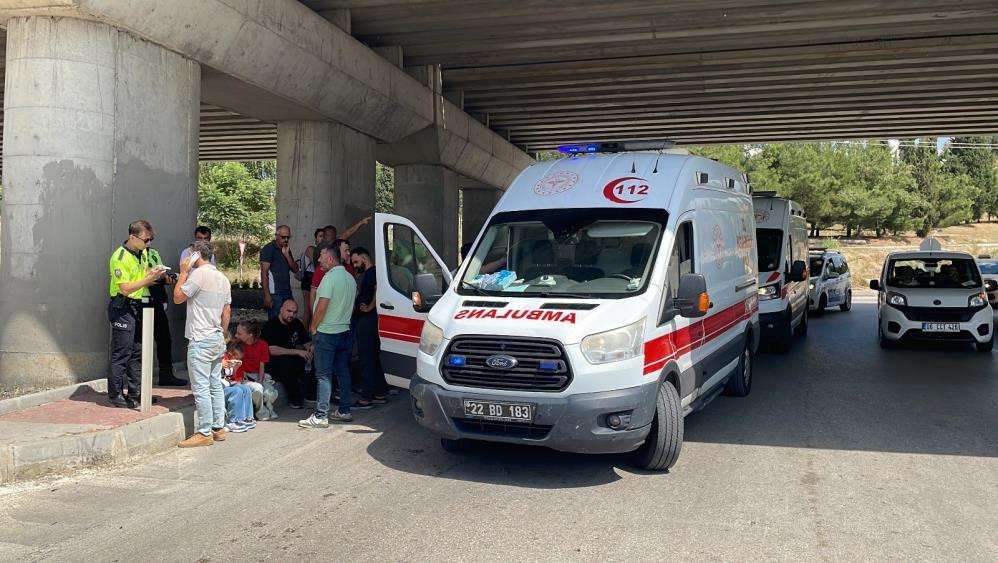 Kamyonet ile minib&uuml;s&uuml;n &ccedil;arpıştığı kazada 1 kişi yaralandı