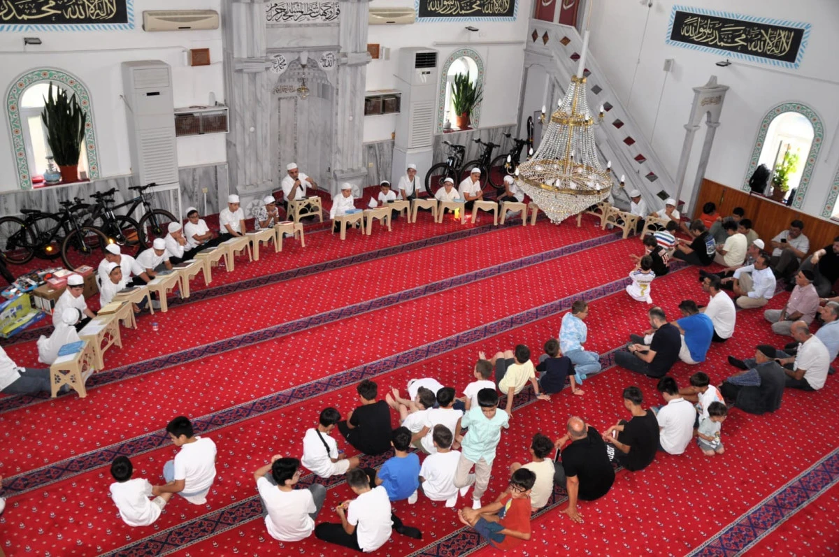 Karesi&rsquo;de 20 &ouml;ğrenci Kur'an-ı Kerim'i hatim etti