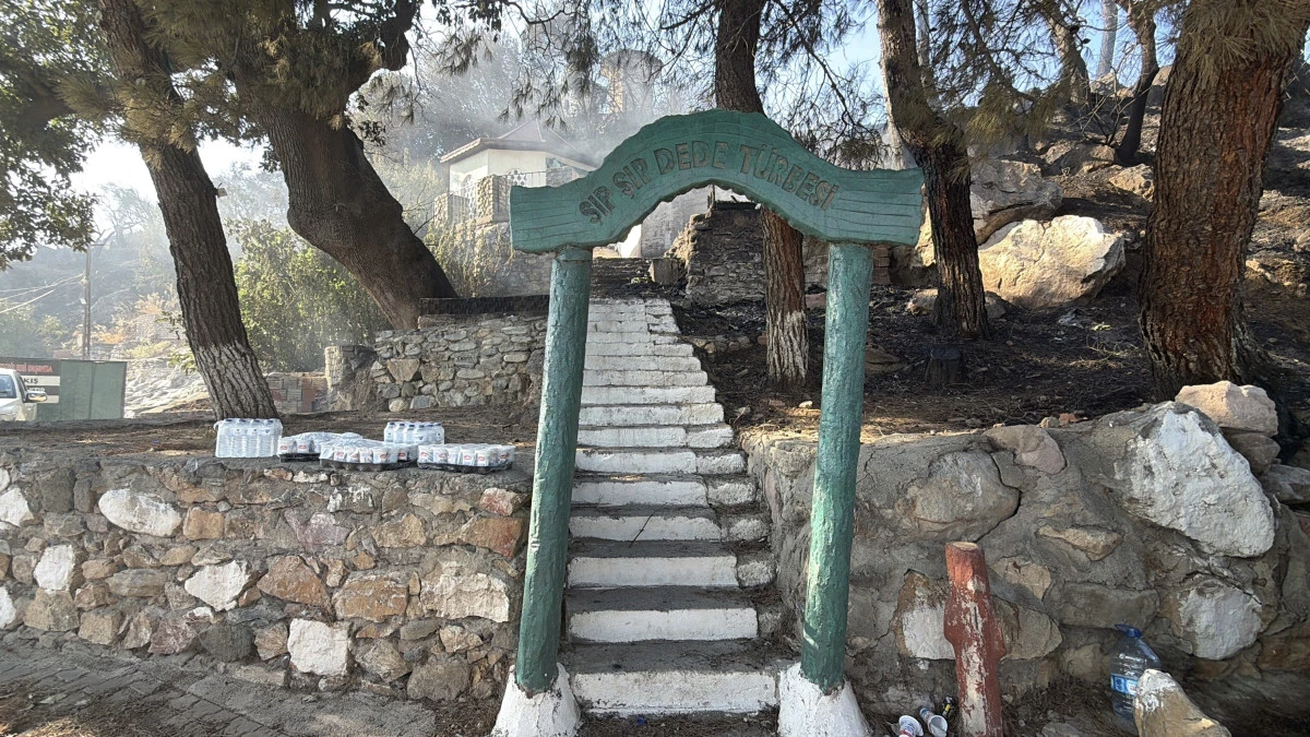 Kazdağları'ndaki yangın t&uuml;rbeye ulaşmadan s&ouml;nd&uuml;r&uuml;ld&uuml;