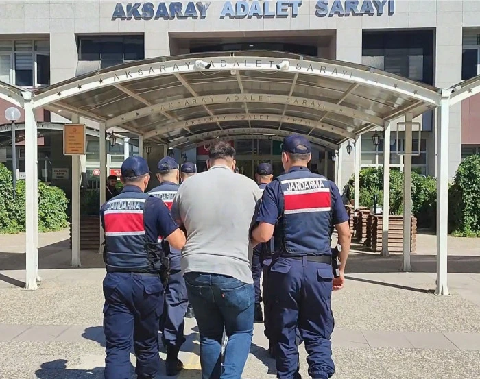 K&ouml;pekleri d&ouml;v&uuml;şt&uuml;r&uuml;p sosyal medyada paylaştılar, jandarma ekiplerince operasyonla yakalandılar