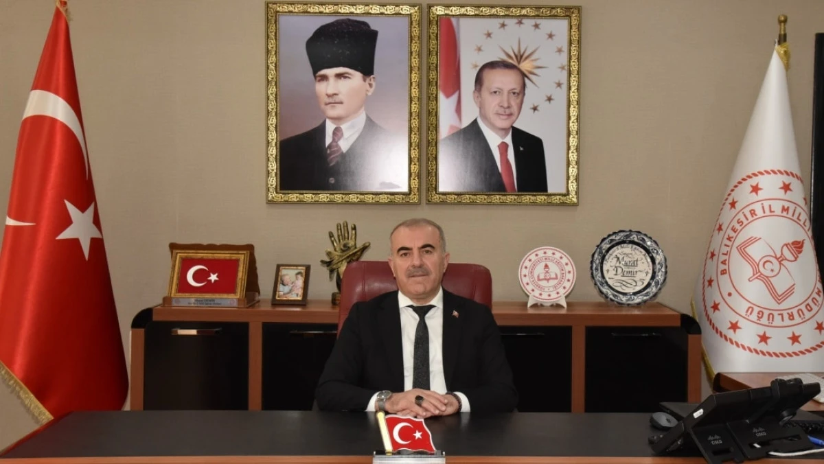 M&Uuml;D&Uuml;R KİM