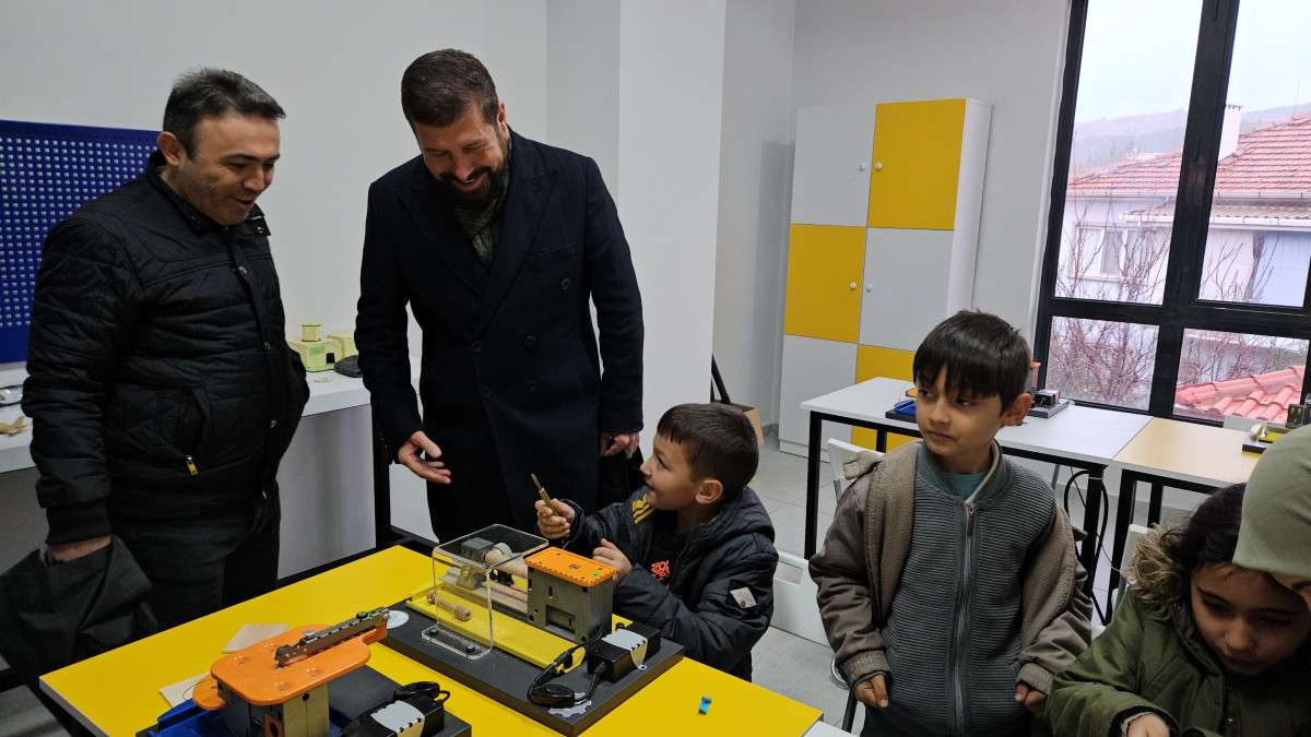 &Ouml;ğrenciler karne tatilinde Bilim ve Teknoloji Merkezinde