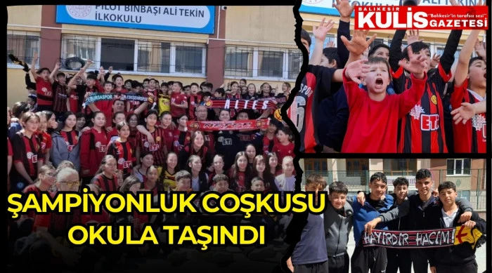 Okula Eskişehirsor formasıyla gelip teneff&uuml;slerde yaptıkları tezah&uuml;ratlarla takımlarının başarısını kutladılar