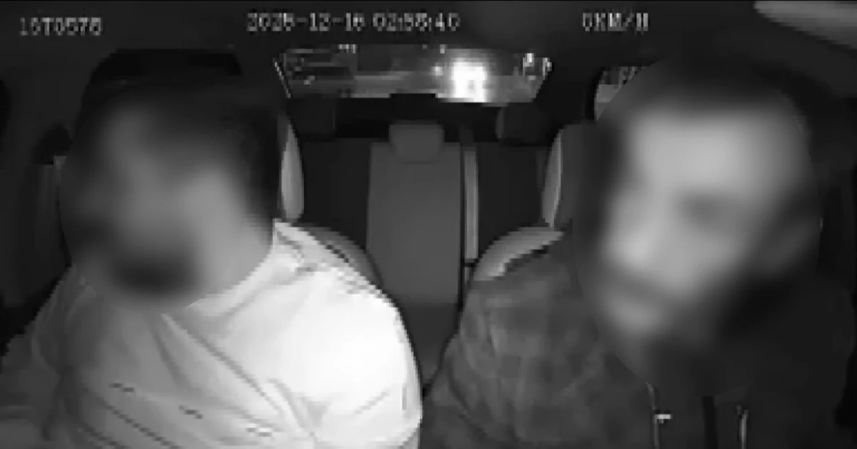 Polisi b&ouml;yle hedef alıp ateş etti silahı tutukluk yapınca hayatından oldu