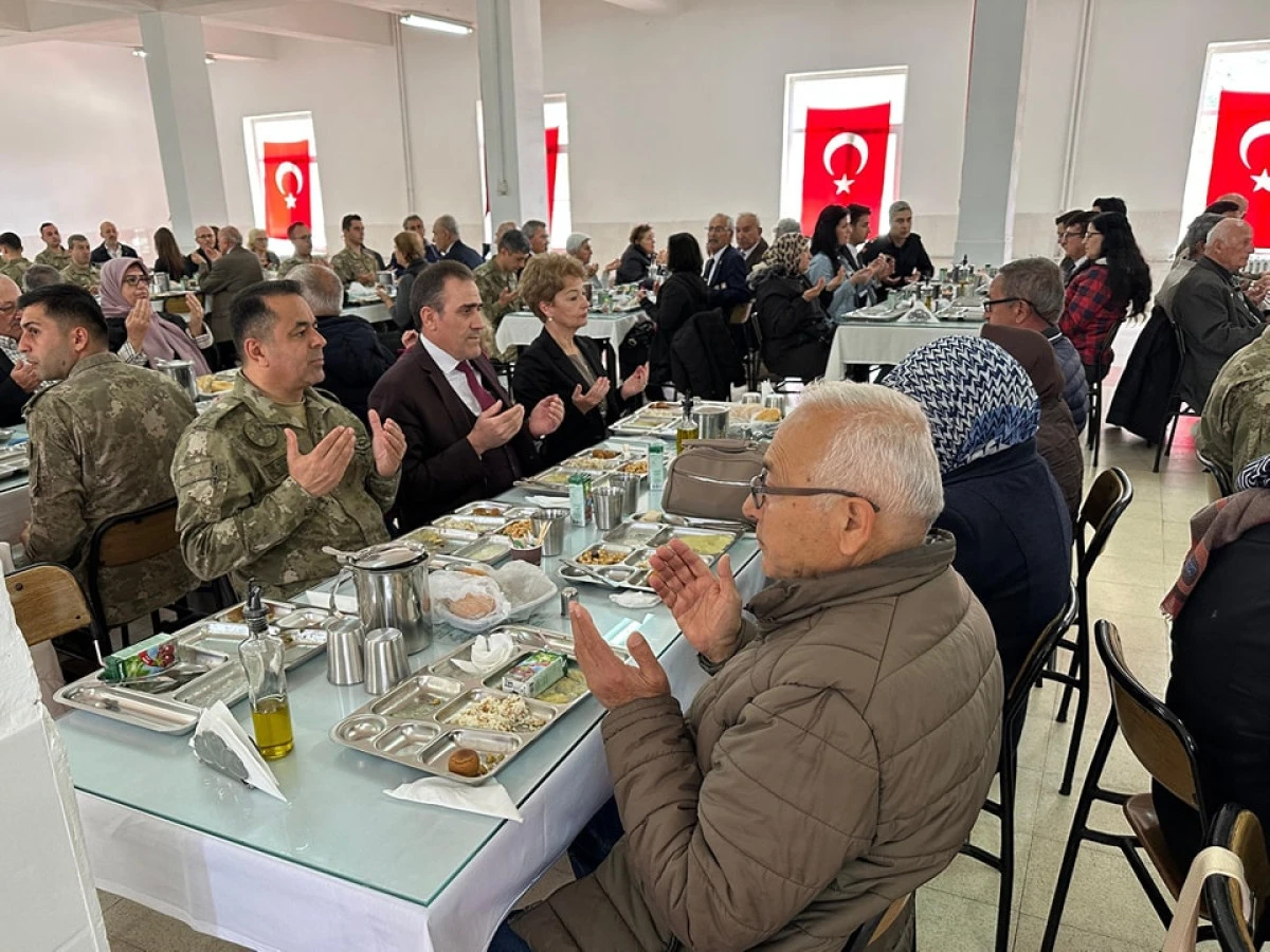Şehit Aileleri ve Gaziler Onuruna Yemek Programı Düzenlendi