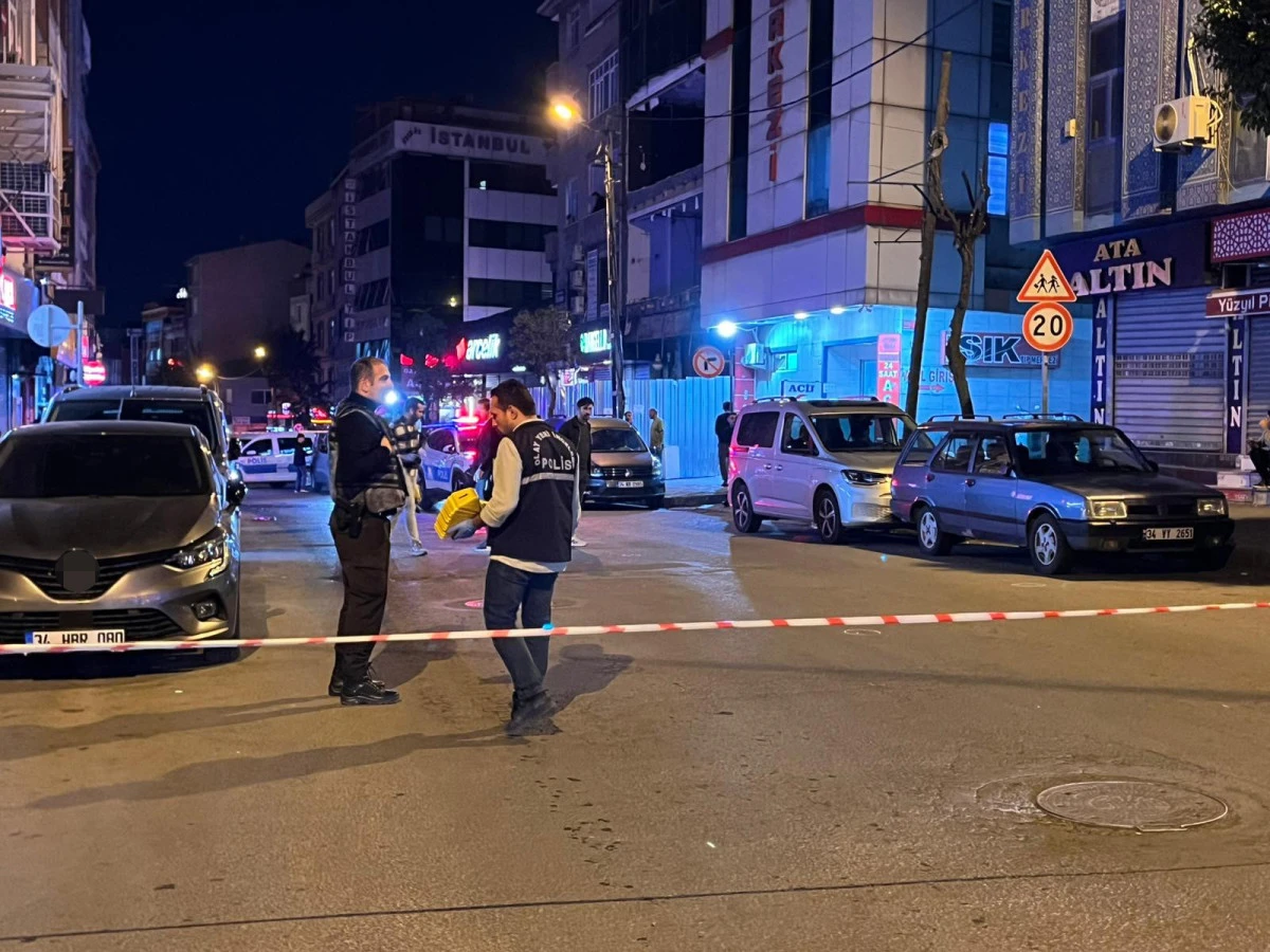 Seyir halindeki otomobile silahlı saldırı: 2 yaralı