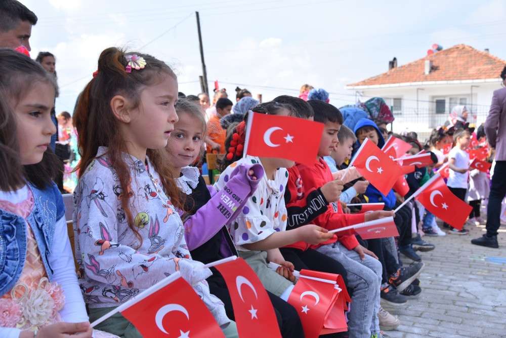 Sındırgı&rsquo;da 23 Nisan coşku ile kutlandı