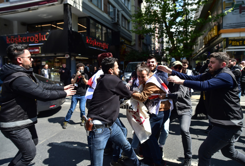 Şişli'den Taksim'e yürümek isteyen gruplara polis müdahalesi