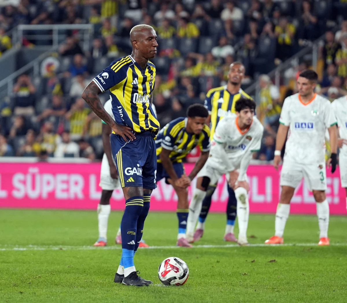 S&uuml;per Lig'in ilk 8 haftasında en &ccedil;ok penaltı kazanan Fenerbah&ccedil;e oldu!