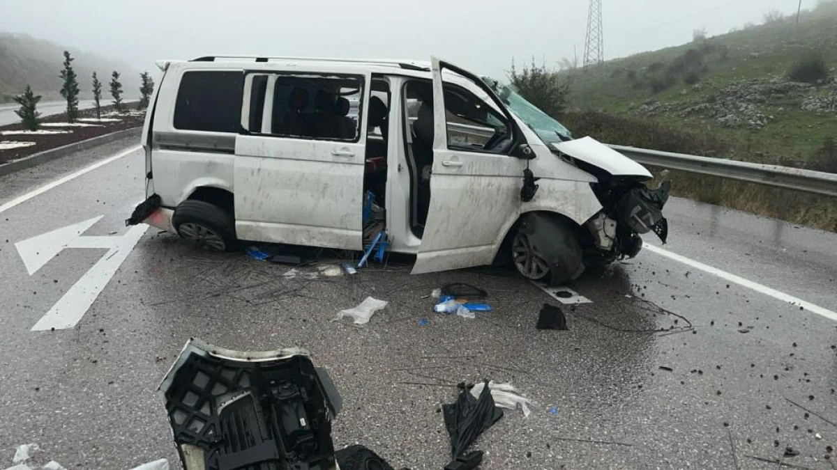 TAKLA ATTI 3 KİŞİ YARALANDI