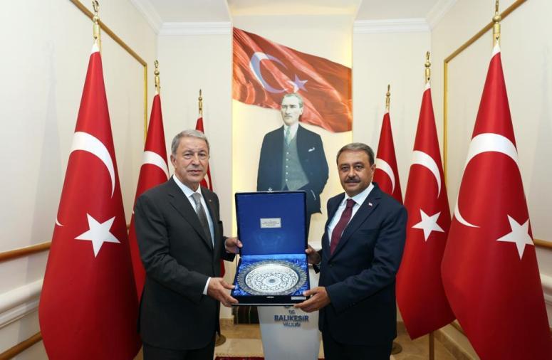 Milli Savunma Bakanı Hulusi Akar bir dizi ziyarette bulunmak üzere Kuvâ-yi Milliye şehri Balıkesir'e geldi!